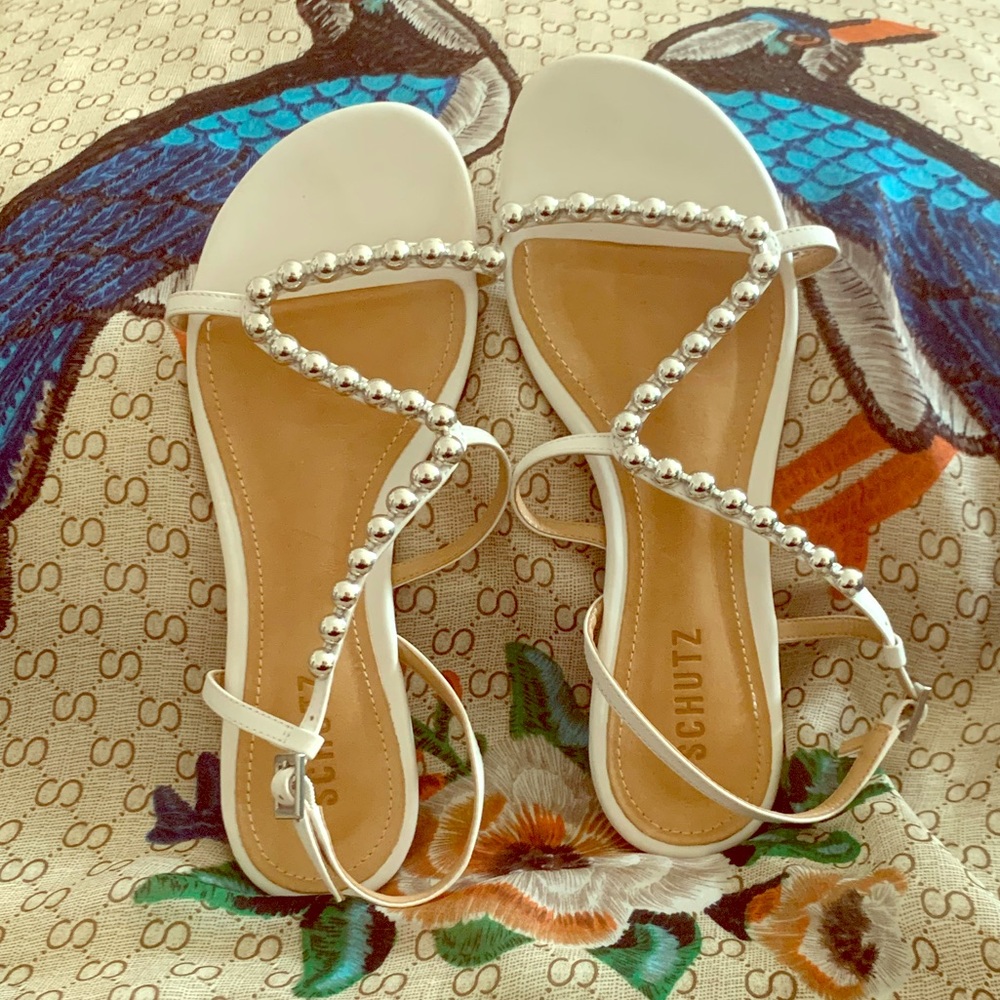 Amazing flat sandal!